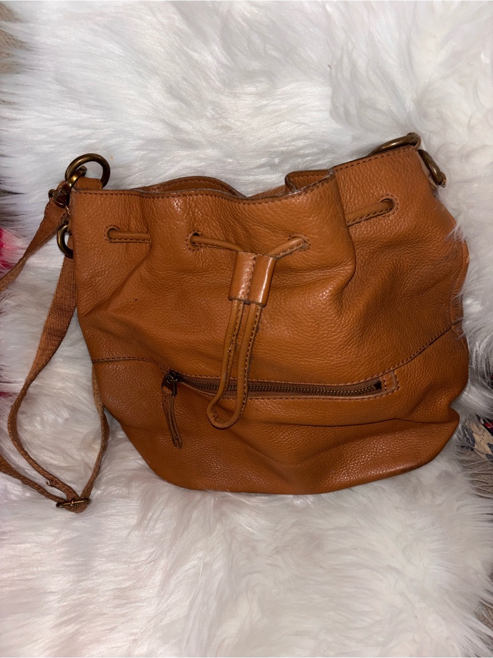 Fossil Women’s Bucket Crossbody Bag in Tan Leather
